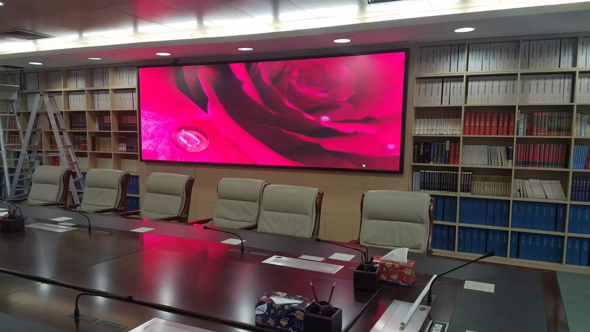 LED display solution for large conference